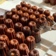 Panier de cannelés en nougatine