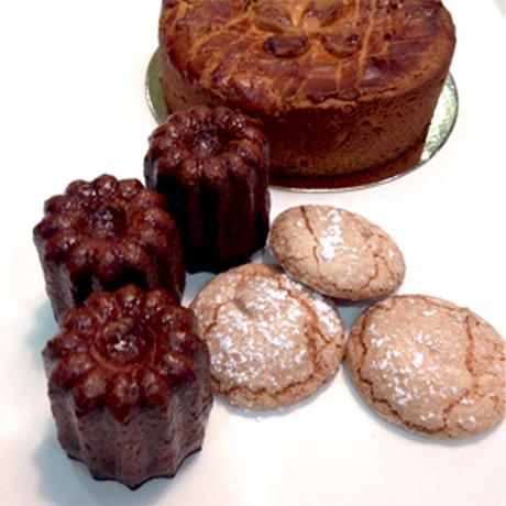 Café Gourmand Canelés , apple pie and vanilla ice cream